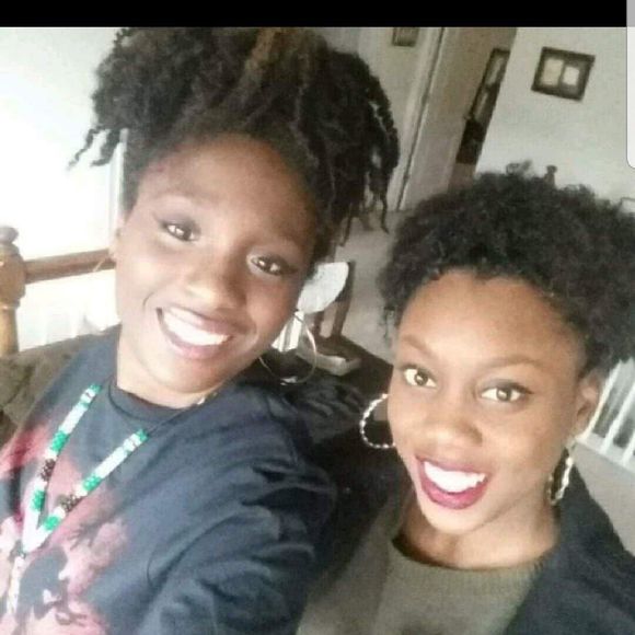 Meet your Posher, Symone - Picture 1 of 1